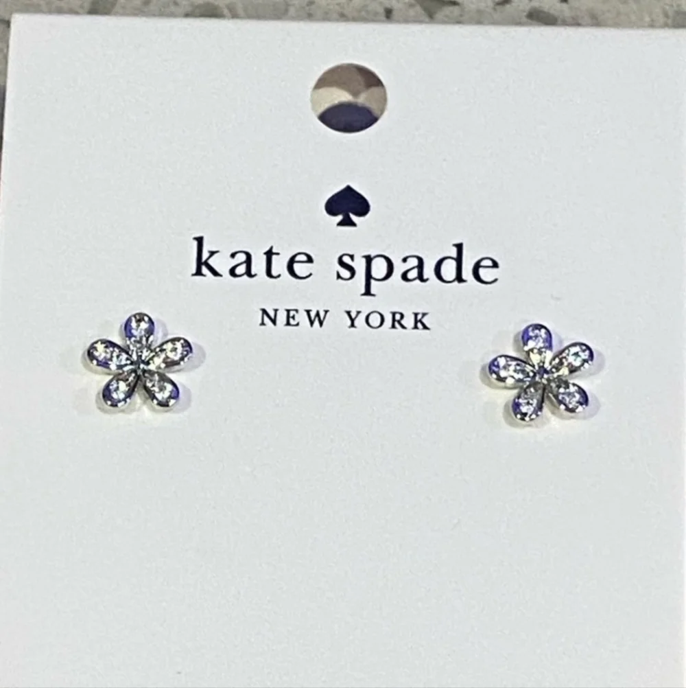 🤍🔹️ Kate Spade🔹️ Silver Gleaming Gardenia Flower Studs ✨️🌺